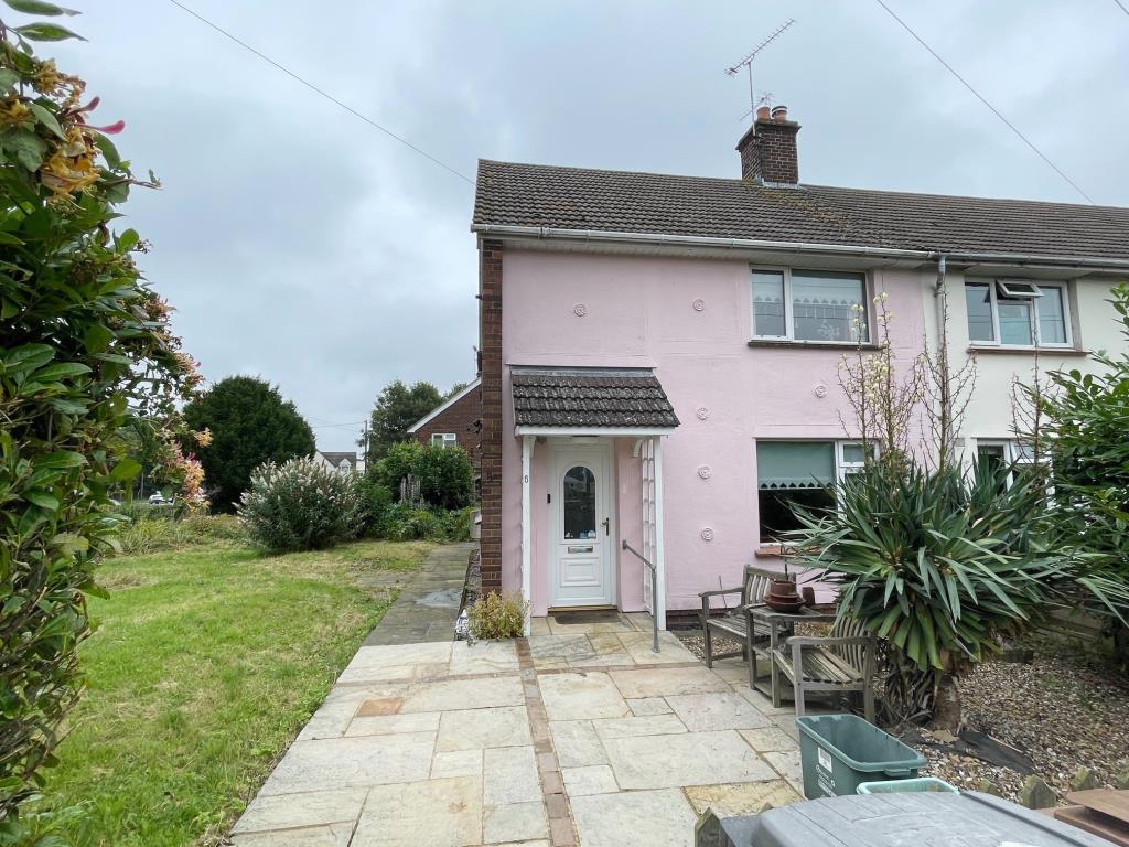 Lot: 116 - END-TERRACE HOUSE WITH DEVELOPMENT POTENTIAL - Patio area leading to entrance door with side lawn